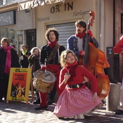 Compagnie Jolie Môme : rue Mouffetard [janvier 2004]