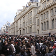 "La Sorbonne aux étudiants!"