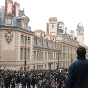 "La Sorbonne aux étudiants!"