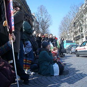 Sit in place de la Bastille