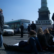 Sit in place de la Bastille