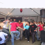 On danse sur le stand de l'Iran (Lydia Chenal-Quellier)