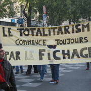 Le totalitarisme commence toujours par le fichage