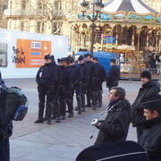 Collectif des déboulonneurs 23-12-2006  Hôtel de Ville - Rue de Rivoli