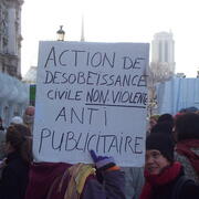 Collectif des déboulonneurs 23-12-2006  Hôtel de Ville - Rue de Rivoli