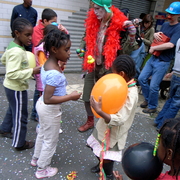 Enfants du quartier à la fête
