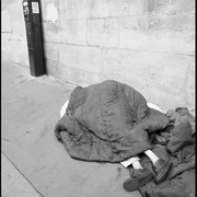 Un homme à la rue (1)