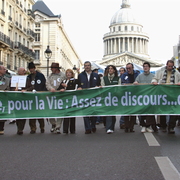 Assez de discours... des actes!