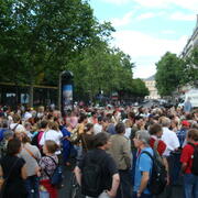 Rassemblement devant le jardin du Luxembourg