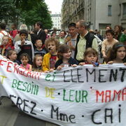 la manif démarre, enfants en tête