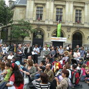 Le sit-in se prolonge