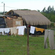 paraguay cabane de sans toit à Virgen de Caacupe