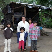 Paraguay famille monoparentale à Virgen de Caacupe