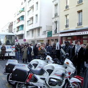 Rassemblement de protestation devant le foyer