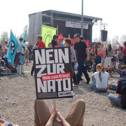 Champ de foire, quartier portuaire, avant la manif et le gazage...