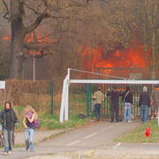 Champ de foire, quartier portuaire, l'îlot  commercial brûle...14:50