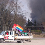 Champ de foire, quartier portuaire, l'îlot  commercial et le poste de douane brûlent...14:50