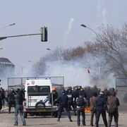 cocktail Molotov sur les CRS route du Rhin