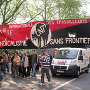 Lille - 1er mai 2009 - banderole du cortège CNT - solidarité internationale des travailleurs / syndicalisme sans frontières