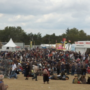 près de la grande scène