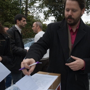 François Delapierre votant contre la privatisation de la Poste