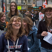 JC distribuant des tracts