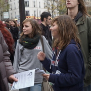 JC distribuant des tracts