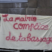 Rennes, banderole contre la mairie