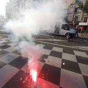 Flambeau au sol sur quadrillage