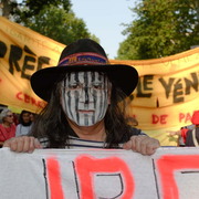 Contre la venue de Bush en France le 5/06/04