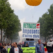 Manifestation à Paris pour la sauvegarde du régime de retraite