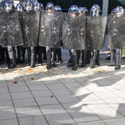 Caen, le MEDEF protégé par la police