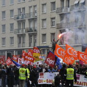 Caen, fumigène sur le camion CGT