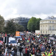 Caen, arrivée devant la préfecture