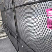 Caen, 18 novembre, autocollant sud sur barrières anti émeute