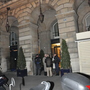 Rassemblement de protestation devant le Dîner du Siècle, le 24 novembre 2010.