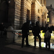Rassemblement de protestation devant le Dîner du Siècle, le 24 novembre 2010.