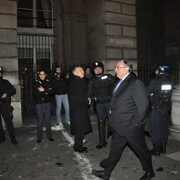 Rassemblement de protestation devant le Dîner du Siècle, le 24 novembre 2010.
