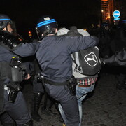 Rassemblement de protestation devant le Dîner du Siècle, le 24 novembre 2010.