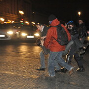 Rassemblement de protestation devant le Dîner du Siècle, le 24 novembre 2010.