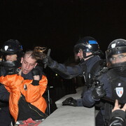 Rassemblement de protestation devant le Dîner du Siècle, le 24 novembre 2010.