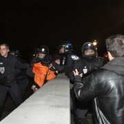 Rassemblement de protestation devant le Dîner du Siècle, le 24 novembre 2010.