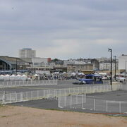 Manif antiG8 le Havre 21 mai 2011, vue d'ensemble du champ de foire