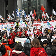 Sur les marches de l'Opéra Bastille
