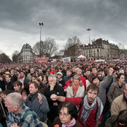 sur la place de la Bastille