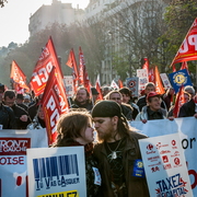 seuls dans la foule