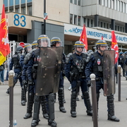 Sous les drapeauxâ€¦