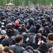 black blocs sur le pont