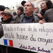 oui à la critique non à la haine