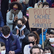 police cachée